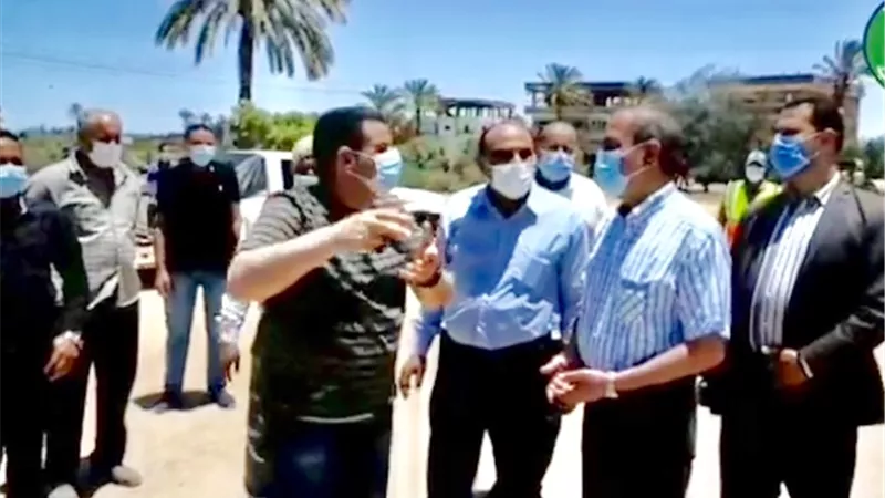 محافظ الاسماعيلية يتابع اعمال رصف محاور جديدة بالقنطرةغرب