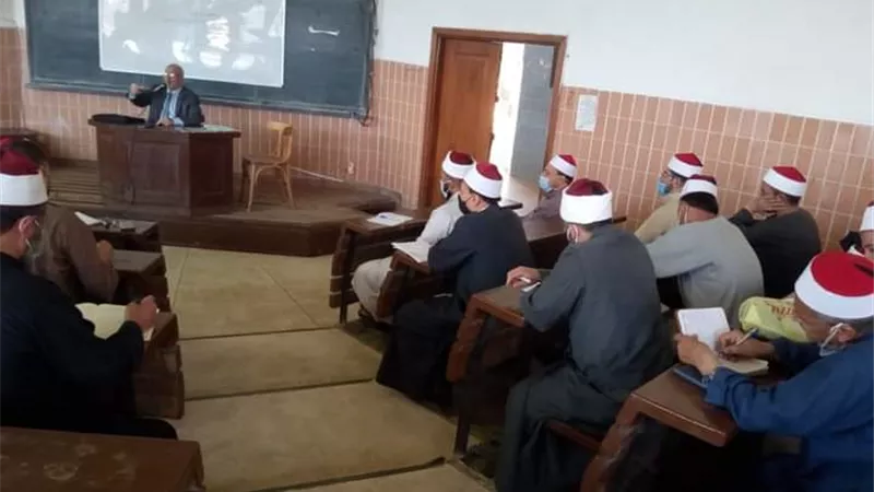 فرش مسجدين ودورة فى اللغة العربية للأئمة بأوقاف المنوفية