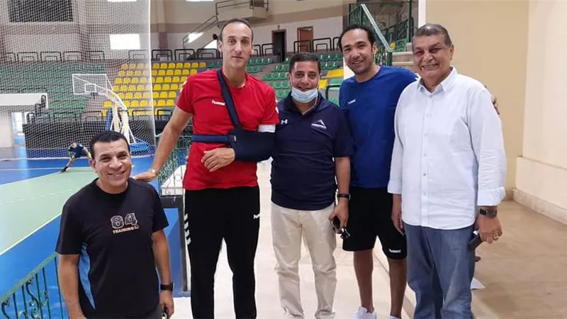 وكيل وزارة الشباب والرياضة بالبحر الأحمر يتابع تدريبات المنتخب المصرى لكرة اليد بالصالة المغطاه