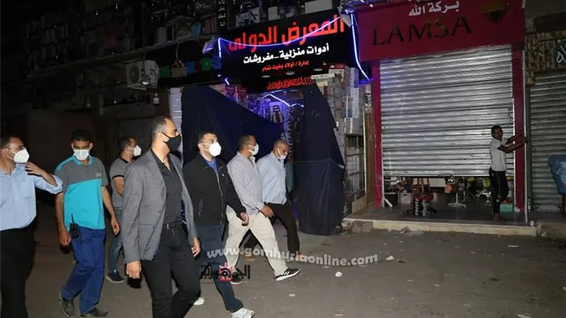 سعداوي يفاجئ المحلات والشواطىء بحملات مكثفة ليلا لتطبيق قرار مجلس الوزراء بالسويس