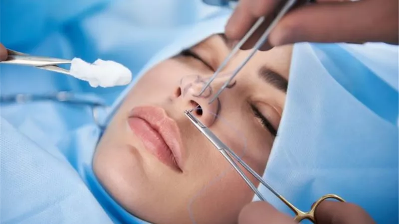 خبراء.. الطب النفسى برئ من اندفاع الفتيات نحو عمليات التجميل
