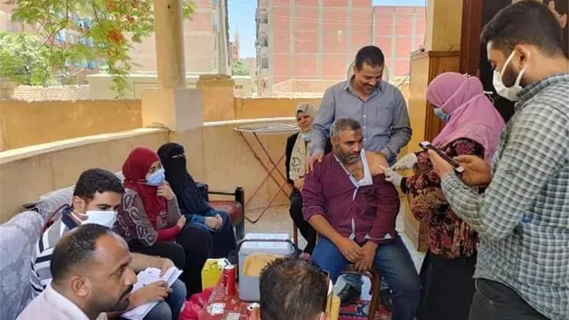 تطعيم نزلاء دور المسنين بلقاح كورونا فى قنا