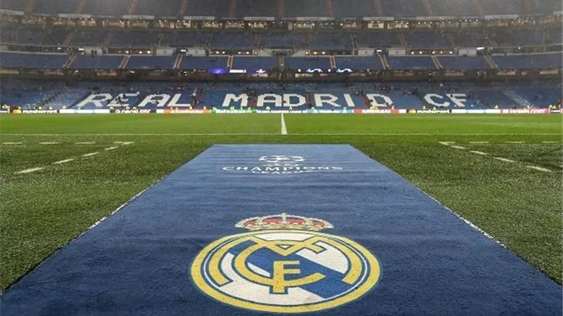 إطلاق أجراس الإنذار بعد نشوب حريق في ملعب ريال مدريد.. فيديو