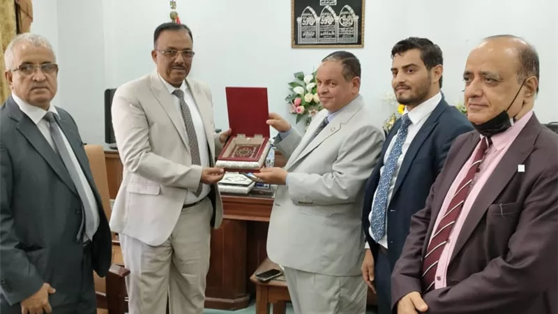رئيس مصلحة الجمارك يلتقى نظيره اليمنى
