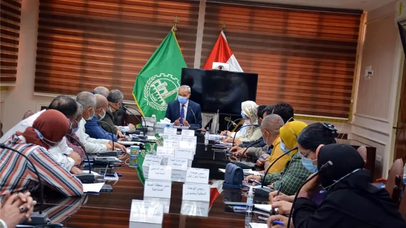الهجان يبحث تخطيط وتقنين وتطوير جميع المناطق الصناعية بالقليوبية