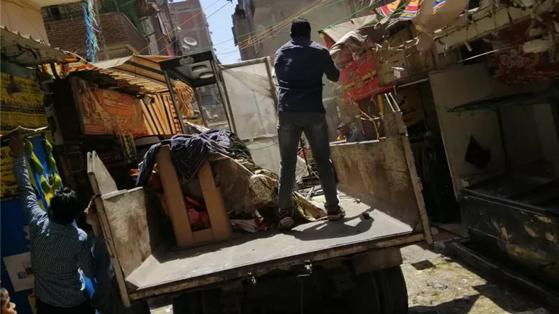 ازالة ٣٥ ساتر قماش وعربة مأكولات و٨ موازين في امبابه