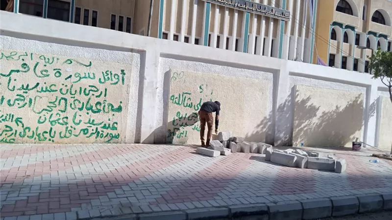 رفع 535 طن قمامة وأتربة ودهان بلدورات وترميم شوارع وطرق المنصورة