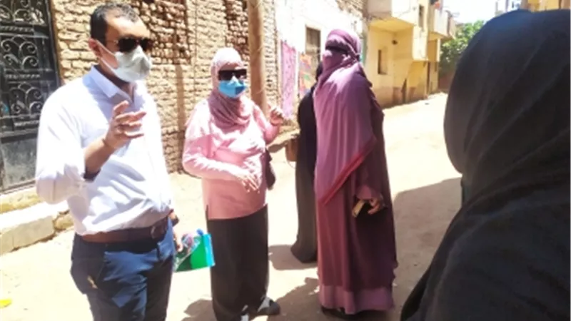 انتهاء حملة طرق الأبواب للتوعية بأهمية التسجيل لتلقى لقاح كورونا بالمجلس القومى للمرأة بالأقصر