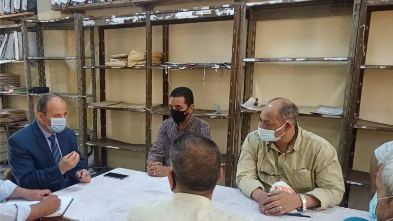 وكيل وزارة التعليم بقنا يعقد اجتماعًا بأعضاء كنترول الشهادة الاعدادية