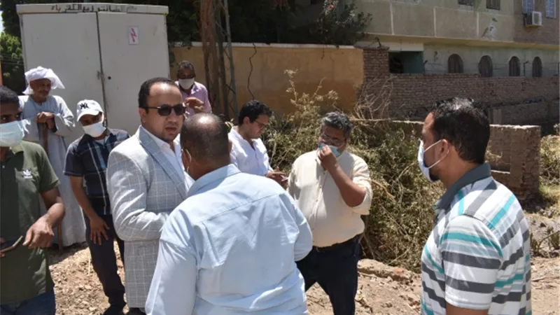 رئيس جهاز التعمير بالبحر الأحمر ووفد حياة كريمة يتفقدان المشروعات الجارية بإسنا وارمنت بالأقصر