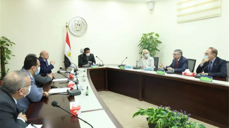 وزير التعليم العالي يجتمع مع وفد جامعة أريزونا الأمريكية ومؤسسة سينتانا
