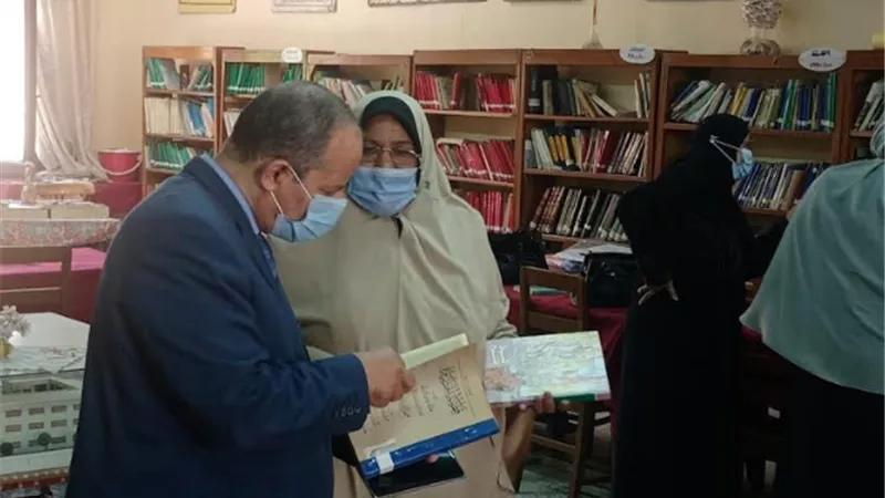 وكيل وزارة التعليم بقنا يفاجئ مدرسة التحرير الإعدادية بنين