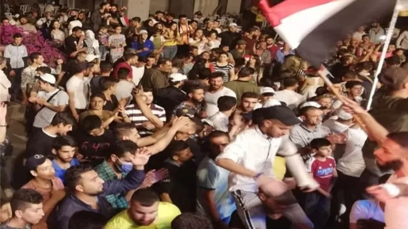 احتفالات مدوية بالألعاب النارية والرقص وحلقات الدبكة في المحافظات السورية بعد إعلان فوز بشار الاسد ... صور