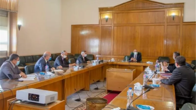 عبد العاطي: بدء تأهيل المساقى الخصوصية وتطبيق أنظمة الرى الحديث
