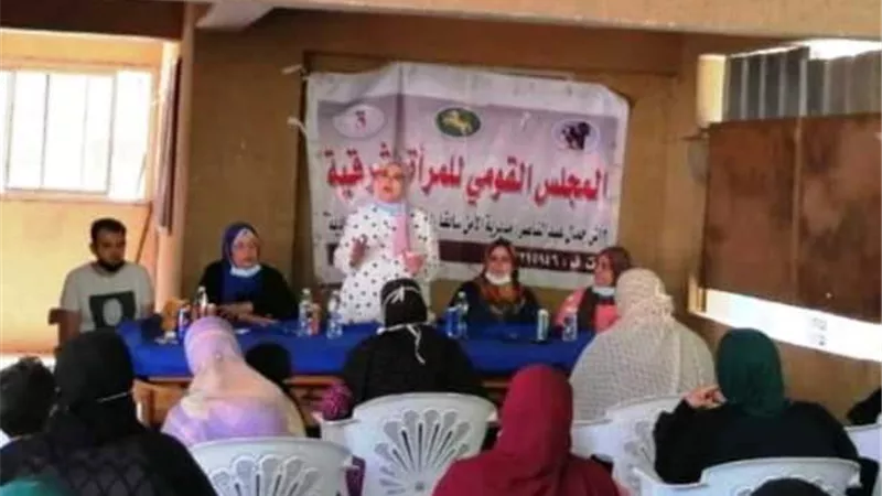 قومى المرأة بالشرقية يختتم فعاليات طرق الأبواب لتشجيع السيدات لتلقى لقاح كورونا.. بالصور