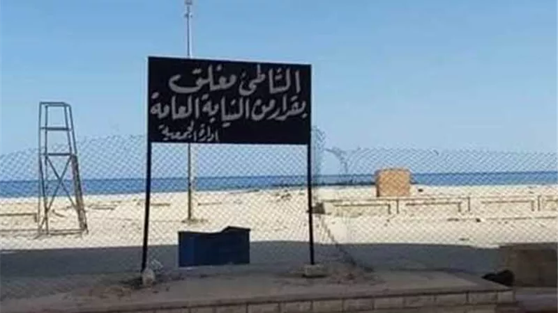 النخيل شاطئ الأزمات.. الإسكندريه تقرر اغلاقه بالاسلاك الشائكة حفاظاً علي أرواح المصطافين
