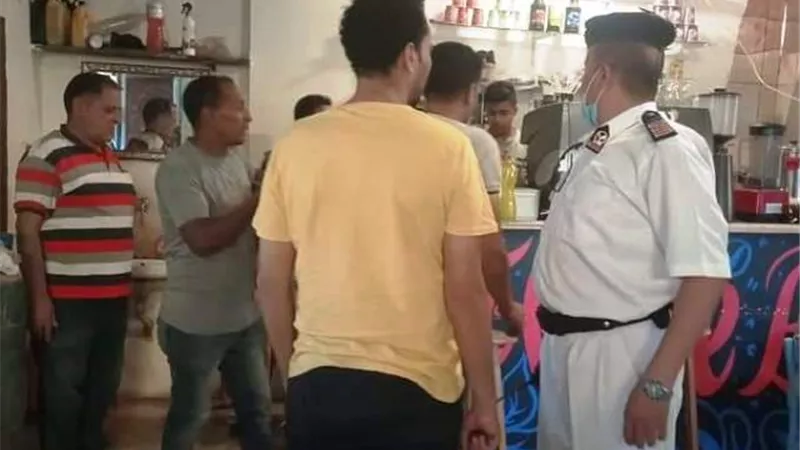 إزالة مبنى مخالف وحملات لإزالة الاشغالات فى كفر شكر.. بالصور
