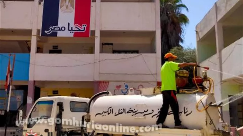 رش وتعقيم مدارس الإسماعيلية استعدادا لإمتحانات الشهادة الإعدادية ..صور