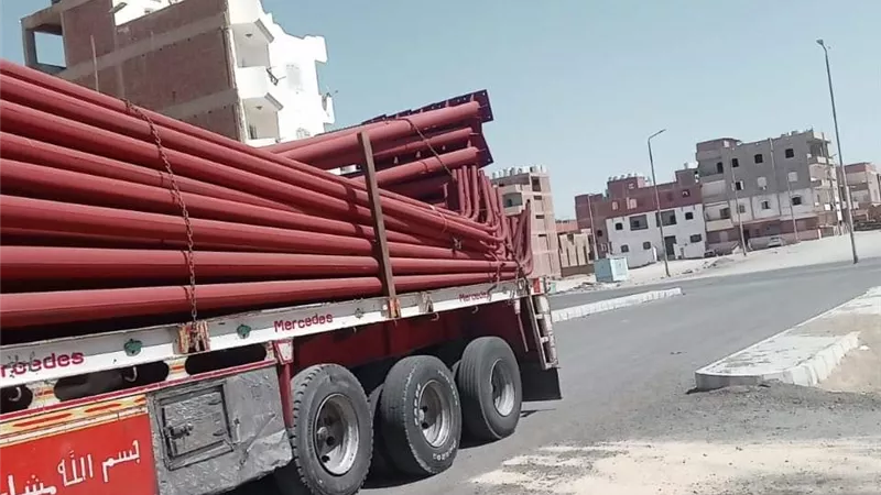 تركيب ٦٤٠ عامود إنارة بالقصير