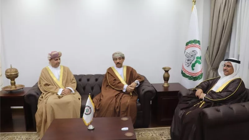 رئيس البرلمان العربي يستقبل سفير سلطنة عمان لدى مصر..و يشيد بالسياسة الحكيمة للسلطان هيثم بن طارق
