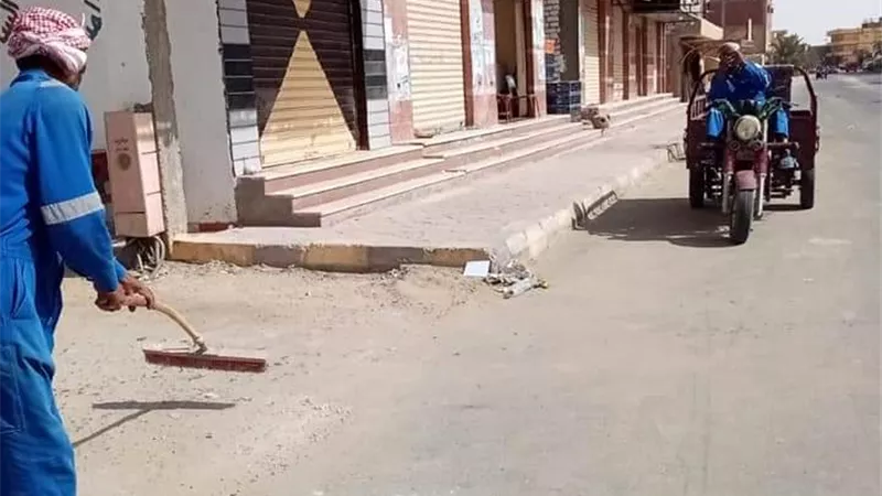 سيوة تواصل أعمال النظافة ورفع القمامة بمناطق متفرقة بالمدينة