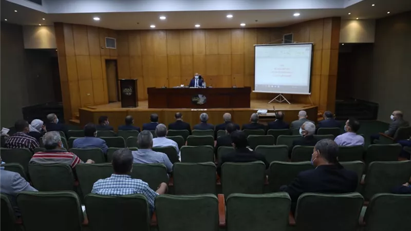 وزير النقل يجتمع مع رئيس ونواب ورؤساء المناطق وورش السكة الحديد