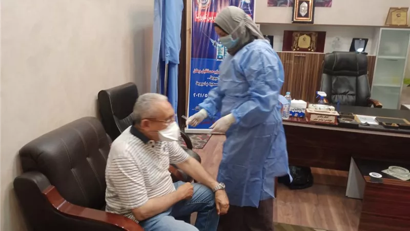 امين عام حزب مستقبل وطن باسيوط يتلقى الجرعة الأولى من لقاح كورونا