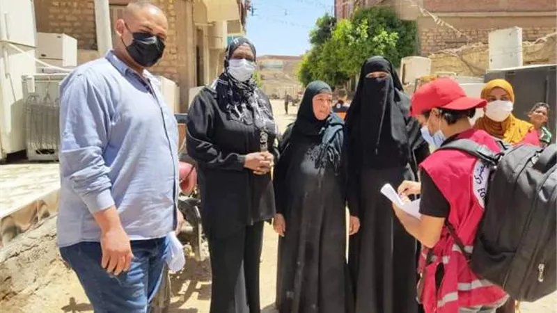 حملة طرق ابواب فى السويس لتوعية السيدات للحصول على لقاح كورونا