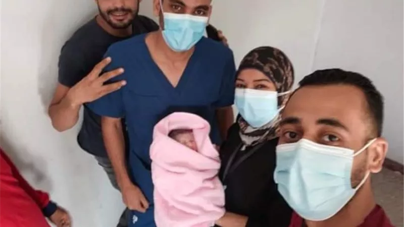 سيدة مصابة بكورونا تضع توأم بصحة جيدة في مستشفى قنا العام