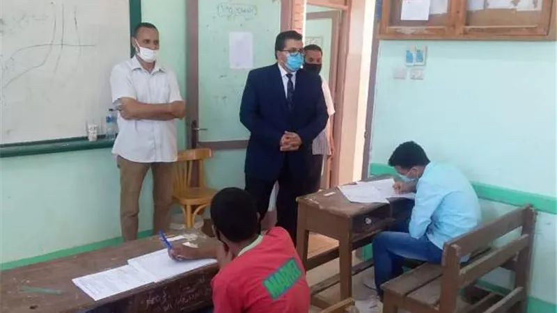 وكيل التعليم بجنوب سيناء يتابع سير امتحانات الشهادة الاعدادية بالمدارس