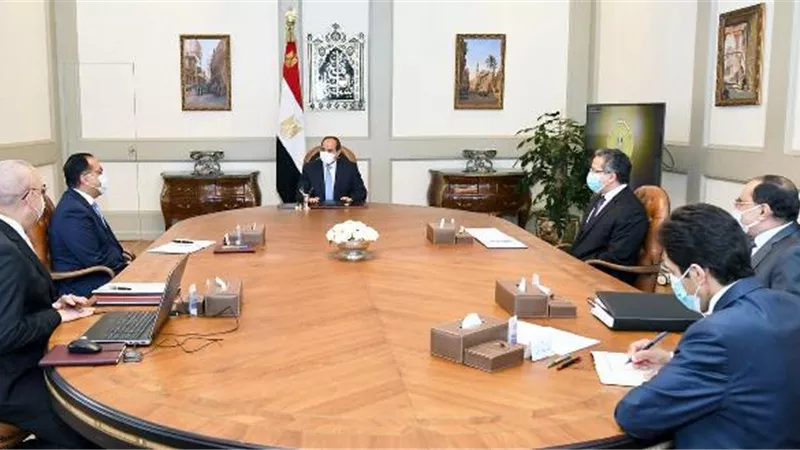 السيسى يستعرض جهود استئناف الحركة السياحية.. ومستجدات افتتاح المتاحف الاثرية