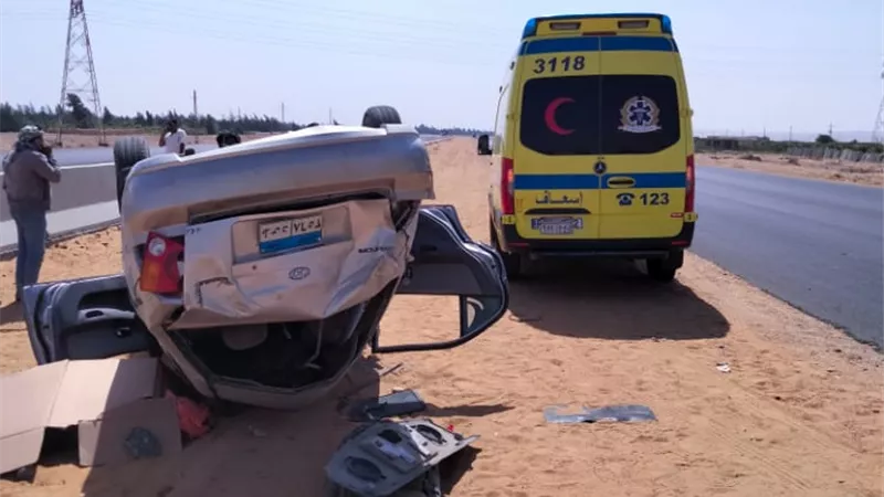 مصرع وإصابة ٣ أشخاص في انقلاب ملاكى بطريق السويس- الاسماعيلية