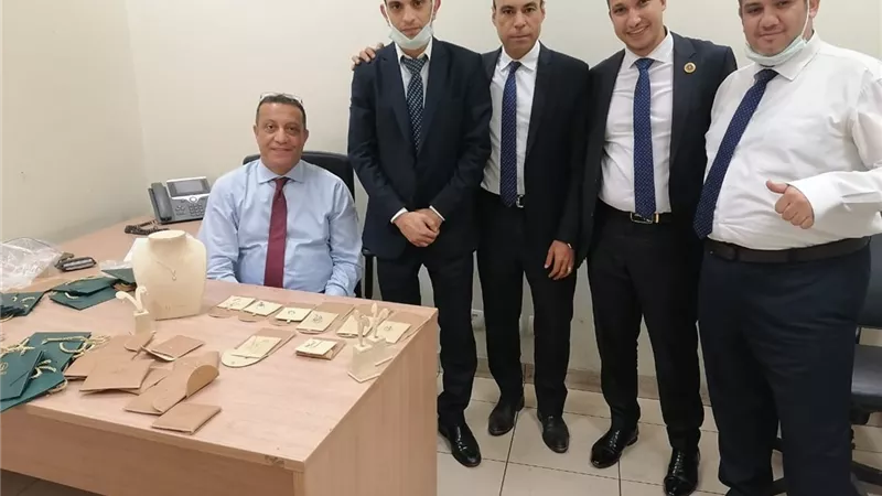 جمارك المطار تحبط تهريب مشغولات ذهبية مرصعة بالأحجار الكريمة مع راكب قادم من بيروت