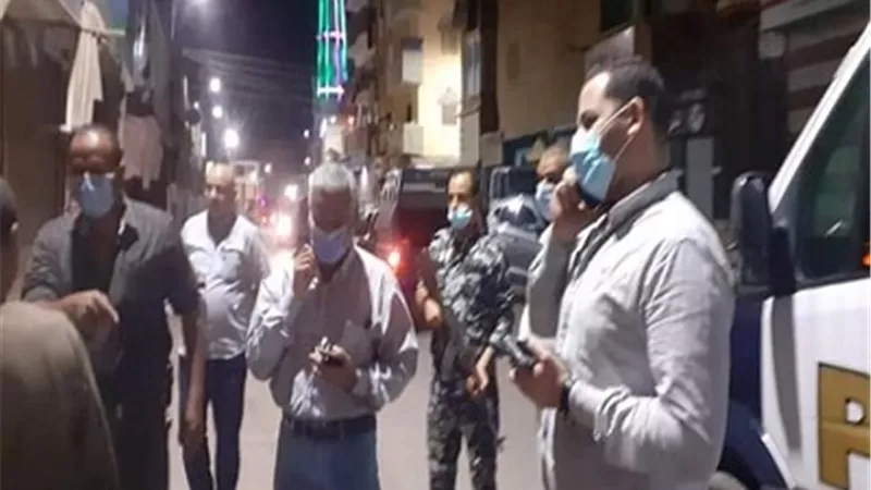 تطهير وتعقيم 43 شارع وتحرير 12 مخالفة بسوهاج