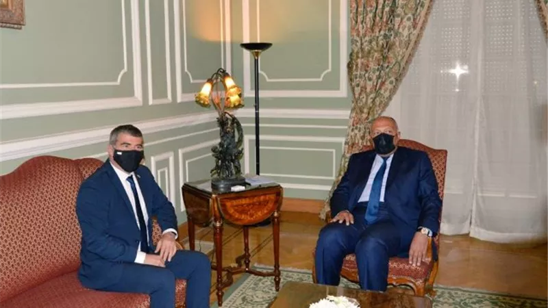 وزير الخارجية يبحث مع نظيره الإسرائيلي سبل إحياء مسار السلام والبناء على وقف إطلاق النار