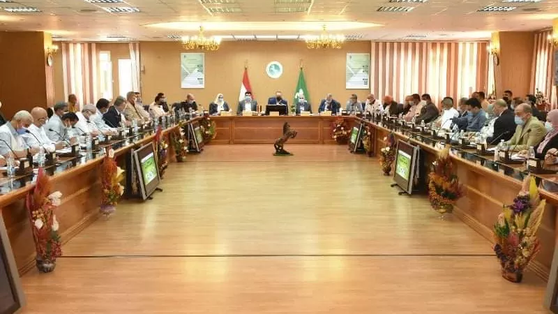 غراب يوجه بسرعة الإنتهاء من طلاء واجهات المباني وإزالة الإعلانات واللافتات المخالفة وتكثيف أعمال النظافة