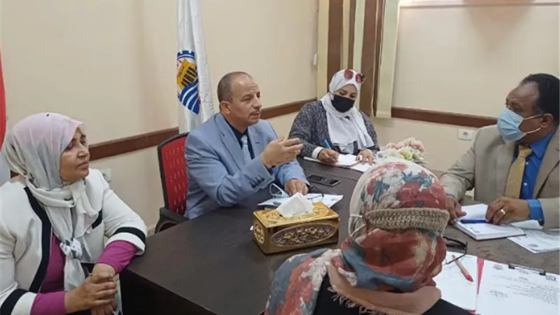 وكيل وزارة التعليم بقنا تدبير سيارات لنقل أسئلة الشهاده الإعدادية من المديرية إلى اللجان