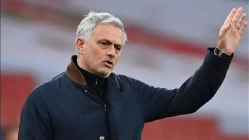 مورينيو يطالب روما بالتعاقد مع نجم وسط آلأرسنال
