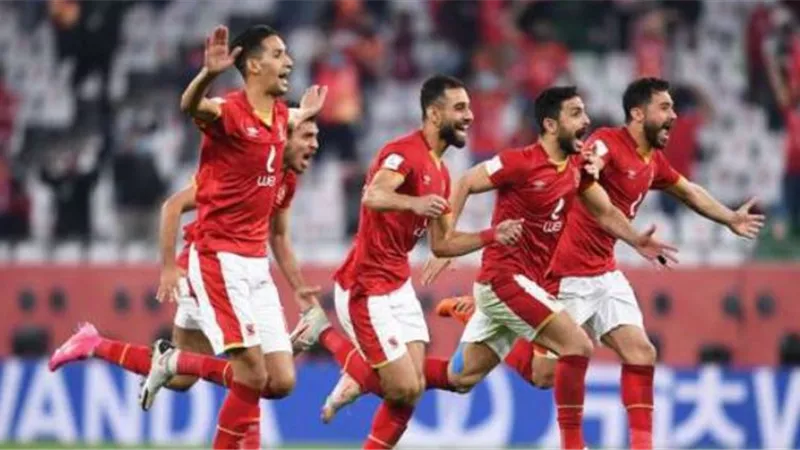 لاعب النادي الأهلى يعلن تعافيه من فيروس كورونا