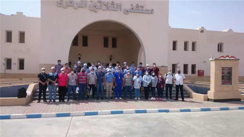 فى اليوم الاول الكشف على 415 مريض وتحويل 4 حالات لجامعه المنصوره وفحص 2000 راس ماعز واغنام
