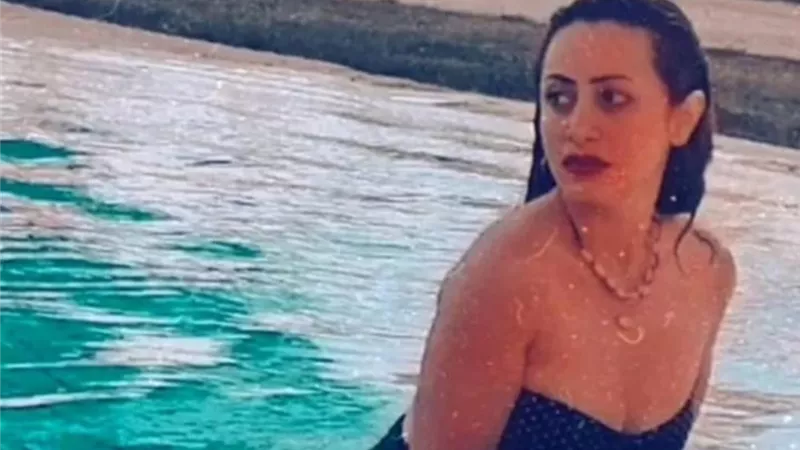 شاهد.. منة تيسير تخطف الأنظار بإطلالة صيفية