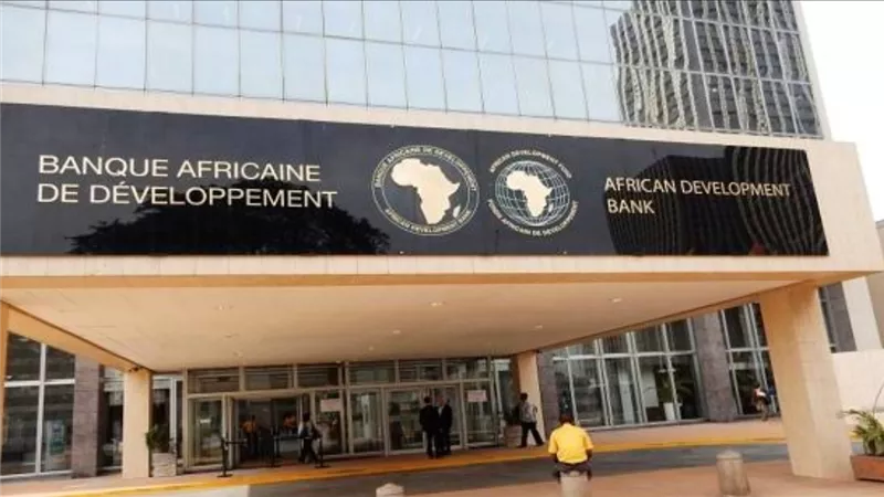 بنك التنمية الإفريقي يعلن فوز الرئيس النيجيري بجائزة بناء الطرق الكبرى لعام 2021