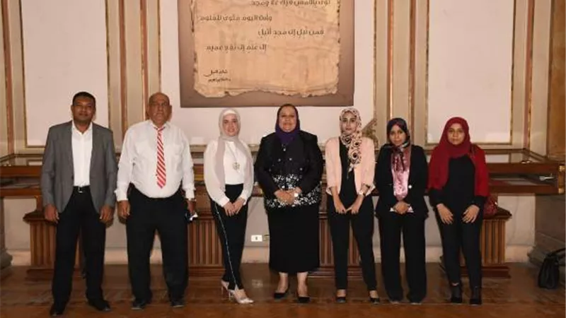 رئيس جامعة عين شمس يلتقي الباحثين الفائقين الحاصلين على منحة وزارة التضامن