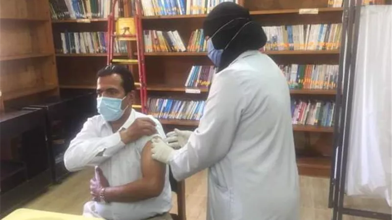 تطعيم العاملين بكلية تربية مطروح بلقاح كورونا