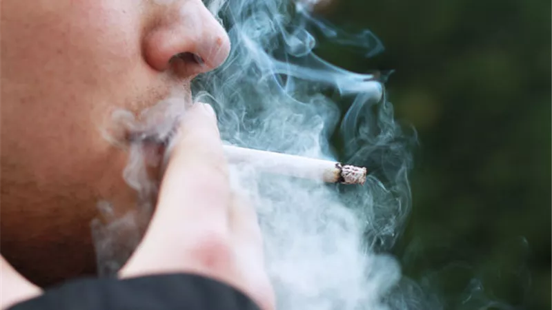 الهيئة الروسية للرقابة على حقوق المستهلكين: فيروس كورونا يشكل خطرا كبيرا على المدخنين