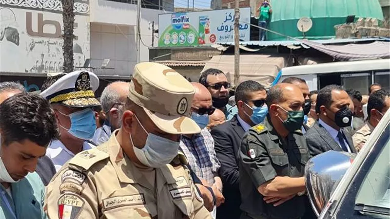 محافظ البحيرة ورئيس جامعة دمنهور يتقدمان جنازة الشهيد خالد العريان