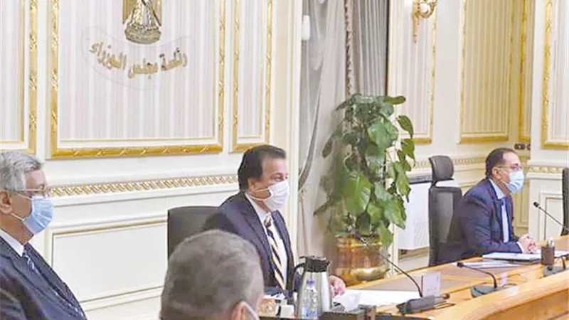 الحكومة تقرر عودة العمل بالمواعيد الصيفية لفتح المحلات