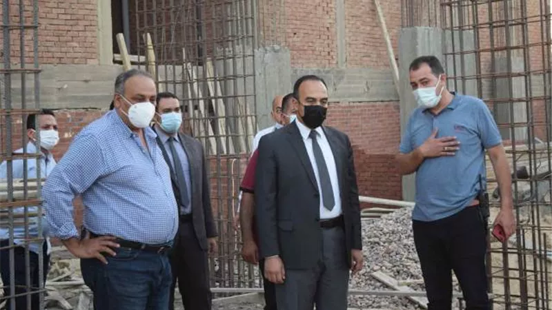 نائب محافظ المنيا يقود حملة لإزالة 4 حالات بناء مخالف في سمالوط..صور