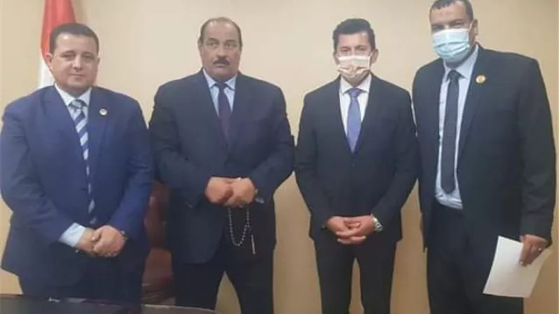 رزق علواني نائب الشيوخ عن مطروح يلتقي وزير الشباب والرياضة