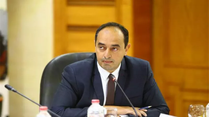 عمرو عثمان : القانون الجديد يهدف إلى حماية الأبرياء ودفع الموظف المدمن إلى العلاج طواعيةً